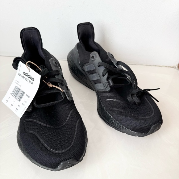 Adidas UltraBoost 22 Running Shoes Triple Black 8.5W NWT - Picture 5 of 16